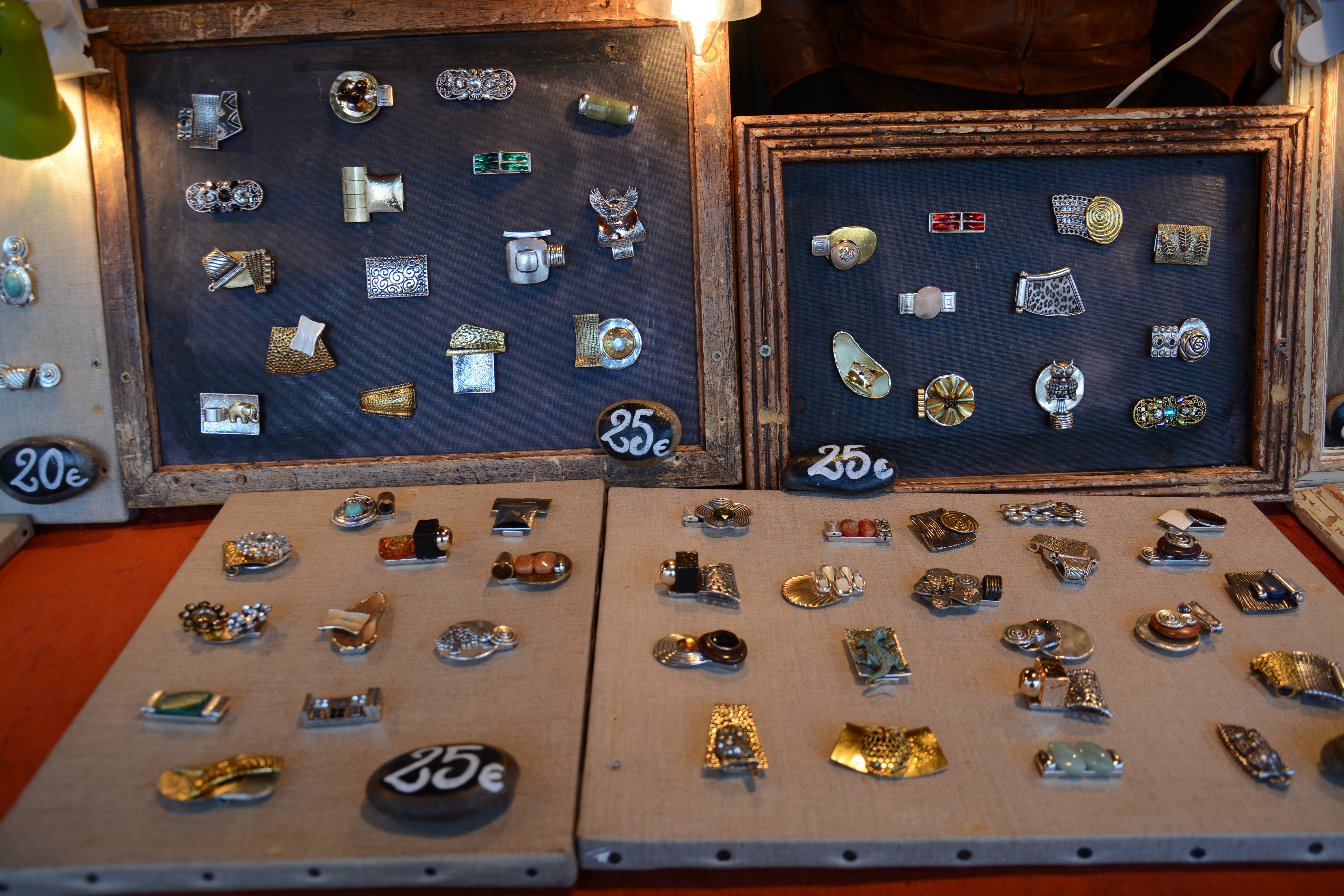 Broches aimantées