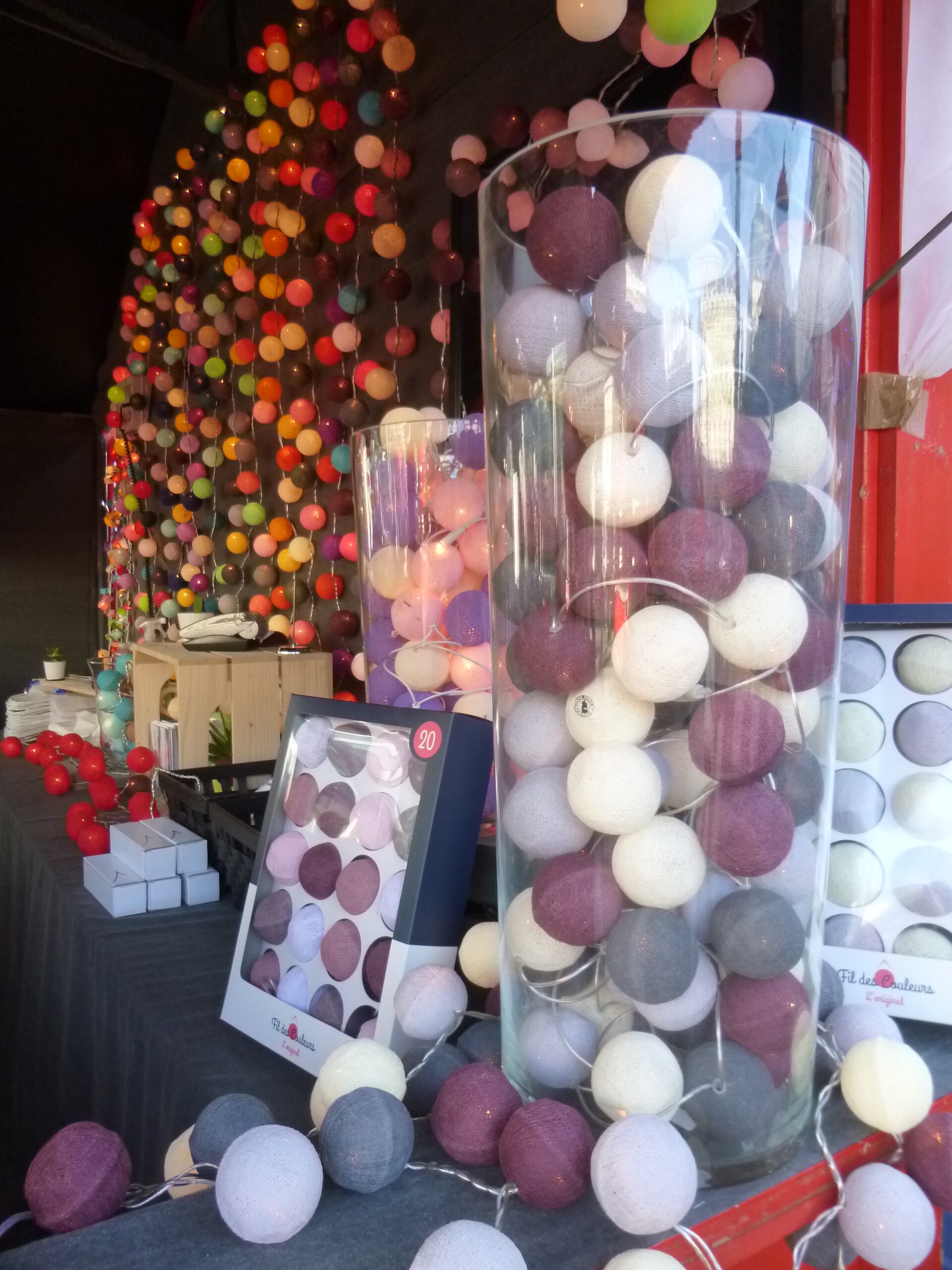 Chalet de guirlandes lumineuses au marché de noël de Nantes