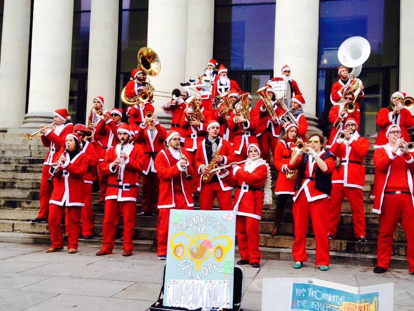 Fanfare pour animer le marché de Noël de Nantes