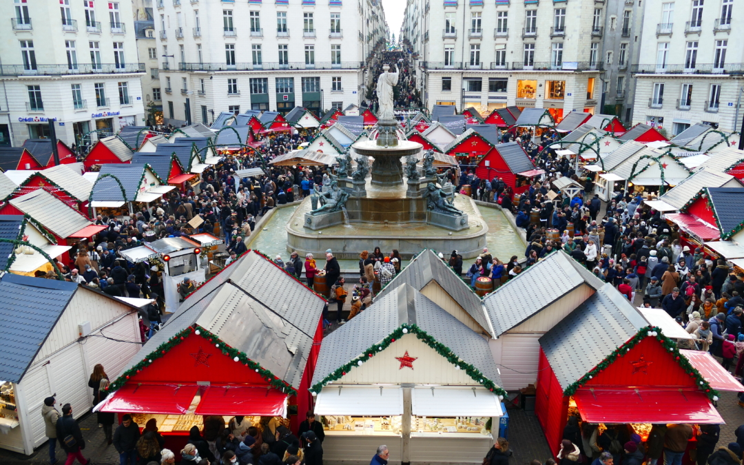 Plongez dans la magie du plus grand marché de Noël de l’Ouest !